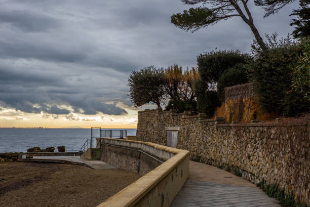 Il lungomare di Castiglioncello al tramonto
